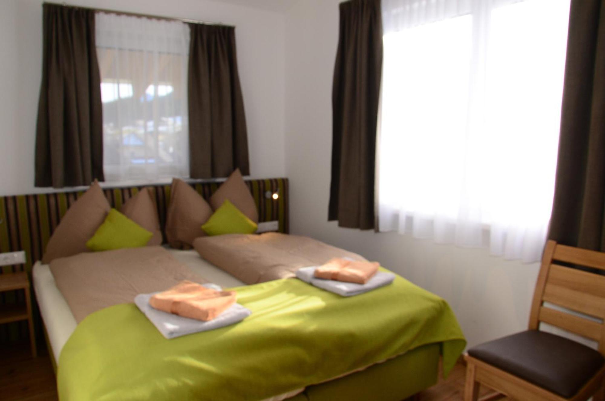 Apartment Haus Van Der Leij Russbach am Pass Gschuett Room photo