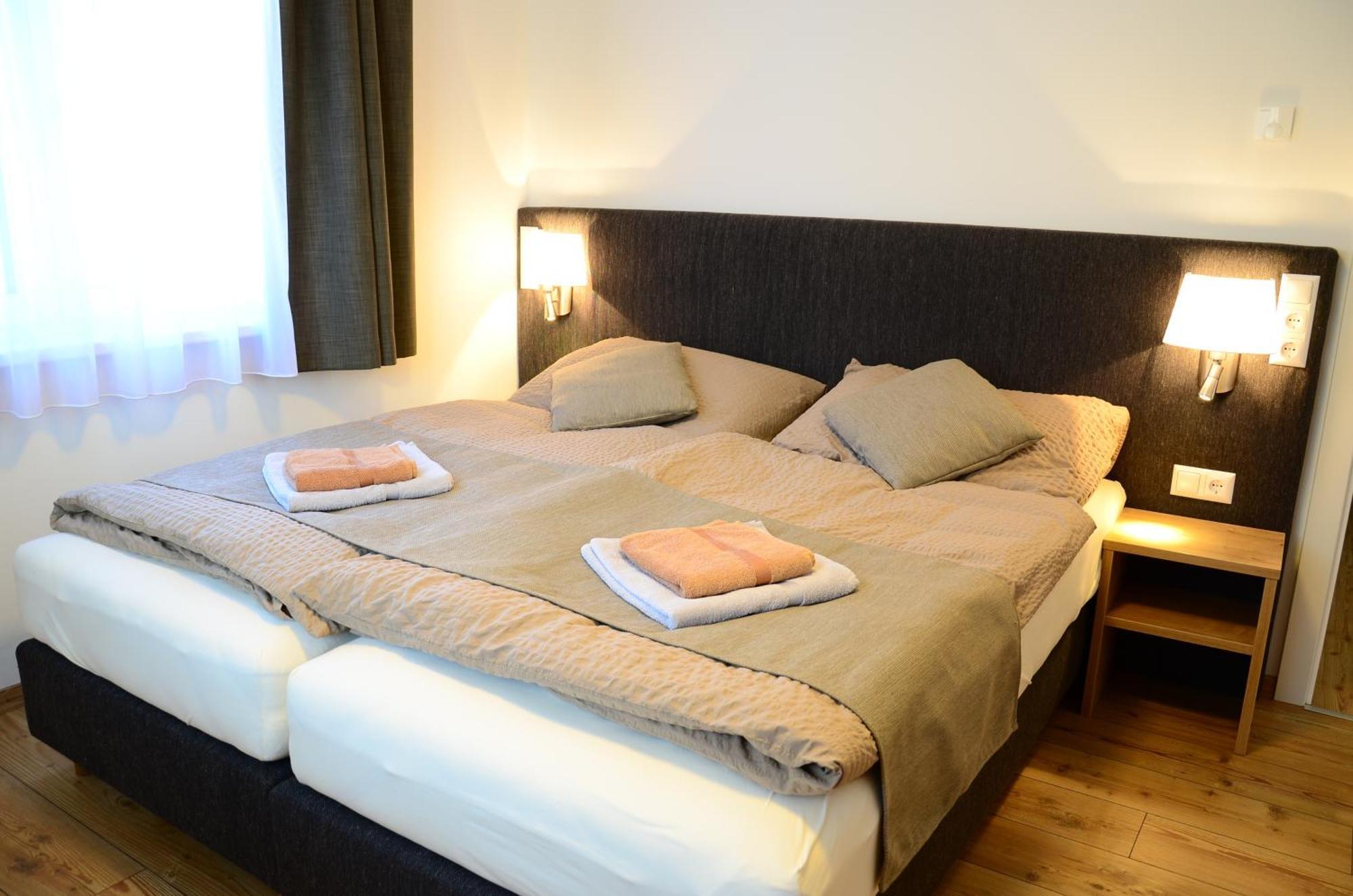 Apartment Haus Van Der Leij Russbach am Pass Gschuett Room photo