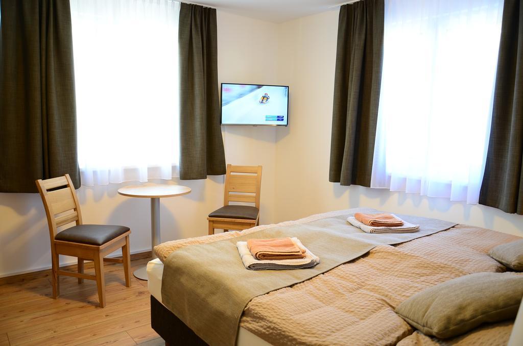 Apartment Haus Van Der Leij Russbach am Pass Gschuett Room photo