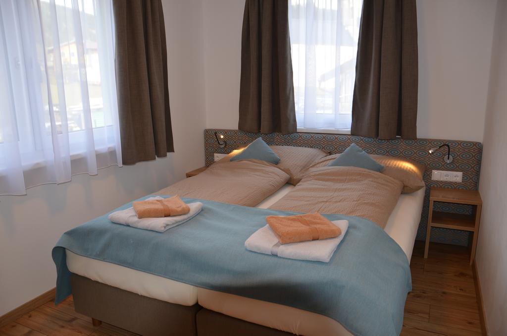 Apartment Haus Van Der Leij Russbach am Pass Gschuett Room photo
