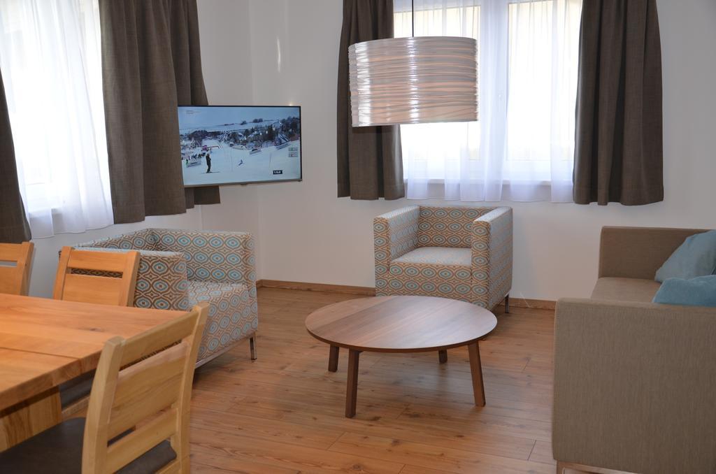 Apartment Haus Van Der Leij Russbach am Pass Gschuett Room photo